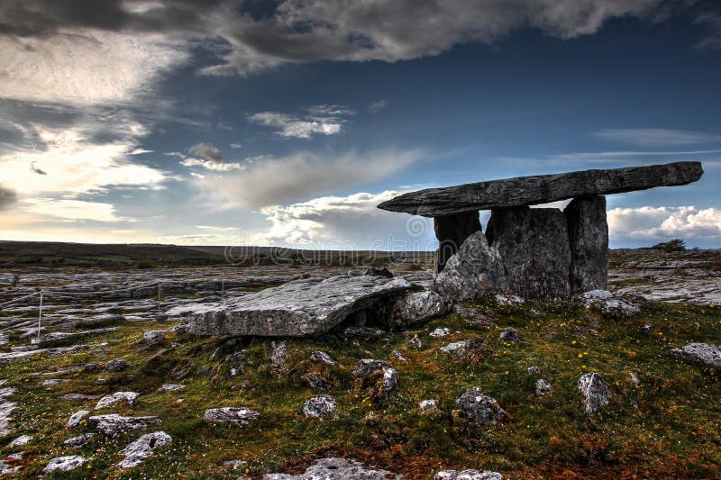 Poulnabrone dolmen zdjęcia stock Poulnabrone dolmen zdjęcia stock