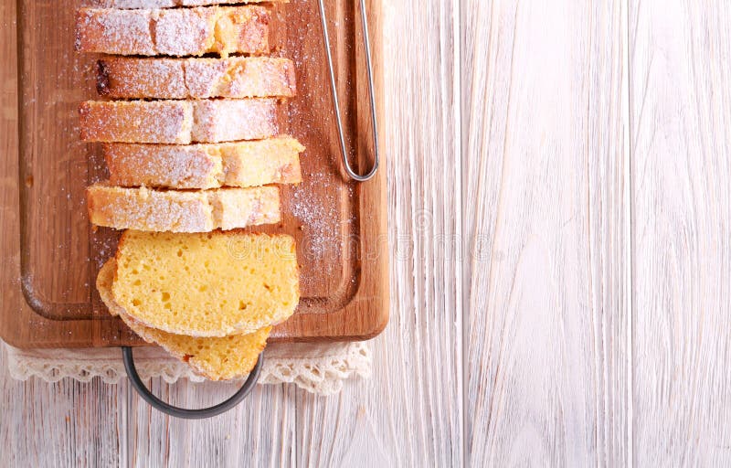 Pound cake, with icing sugar, sliced