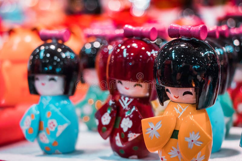 Poupées miniatures orientales traditionnelles de geisha photos stock Poupées miniatures orientales traditionnelles de geisha photos stock