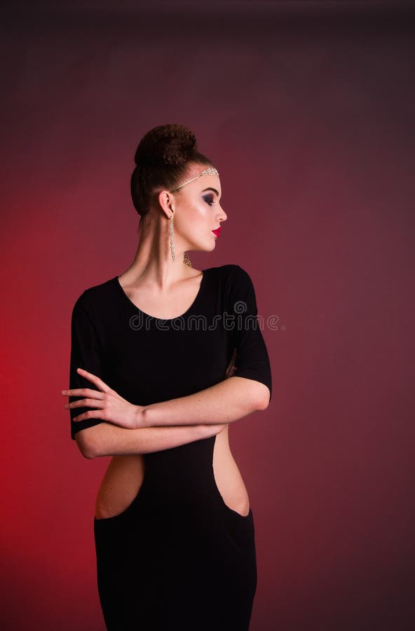 Pousse de mode de fille dans le studio images stock Pousse de mode de fille dans le studio images stock