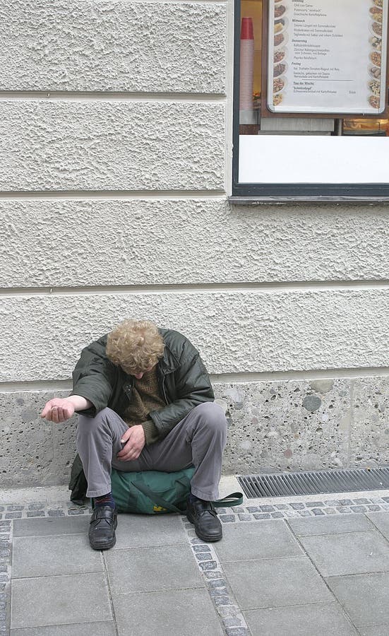 La povertà in una città ricca, con ristorante menu di cui sopra.