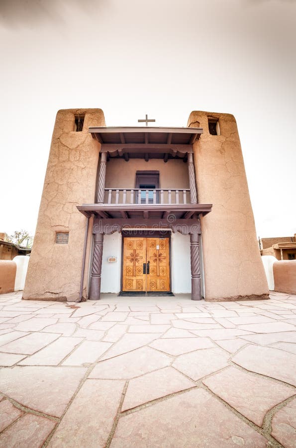 Povoado indígeno de Taos - um tipo tradicional de arquitetura nativa dos indianos imagem de stock Povoado indígeno de Taos - um tipo tradicional de arquitetura nativa dos indianos imagem de stock