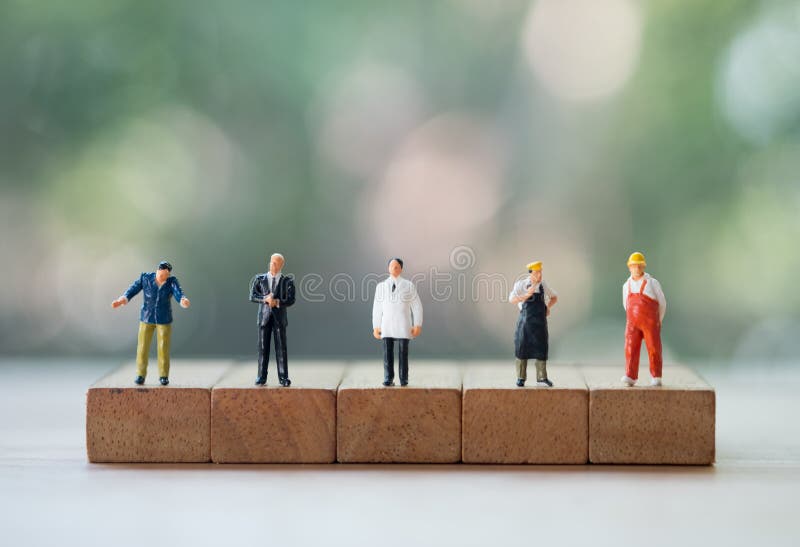 Povos diminutos de vário da carreira Recrutamento e conceito do negócio imagens de stock Povos diminutos de vário da carreira Recrutamento e conceito do negócio imagens de stock