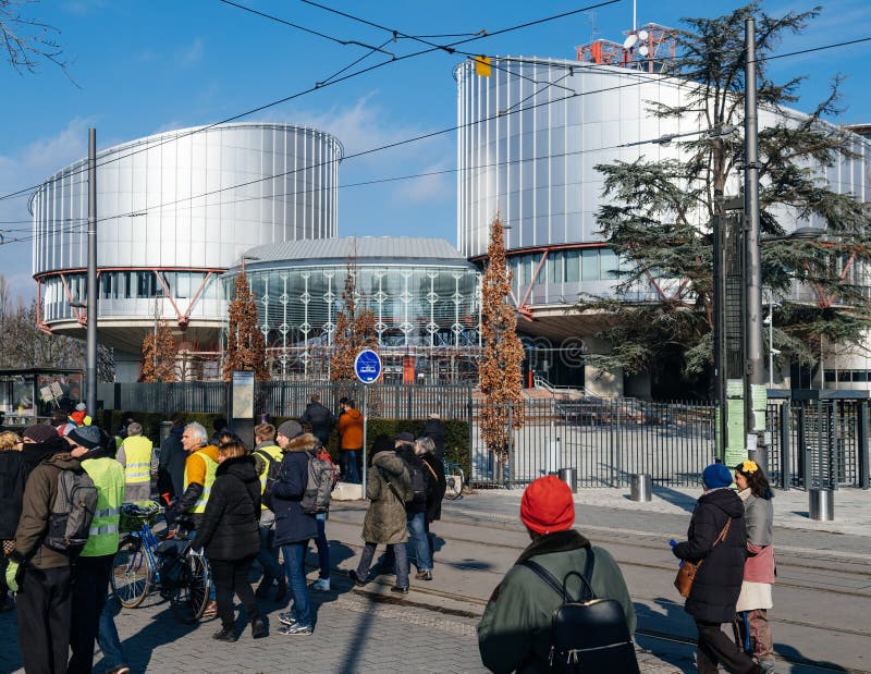 Povos Gilets Jaunes ou protesto amarelo da veste em Strasbourg França fotos de stock Povos Gilets Jaunes ou protesto amarelo da veste em Strasbourg França fotos de stock