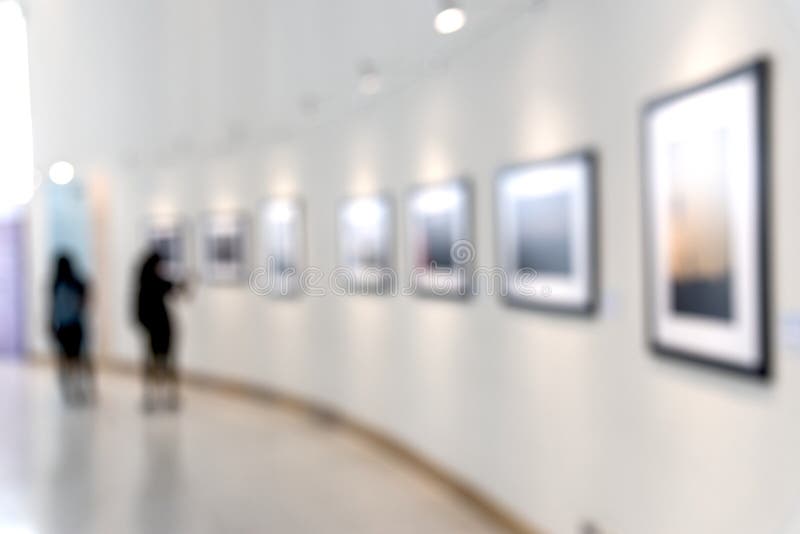 Povos na visão borrada da exposição de arte imagem de stock Povos na visão borrada da exposição de arte imagem de stock