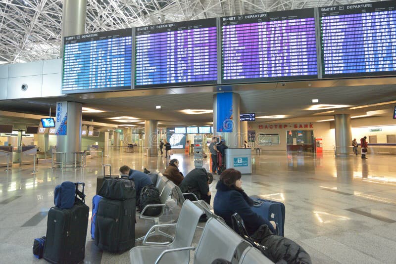 Pessoas no aeroporto fotos de stock royalty free