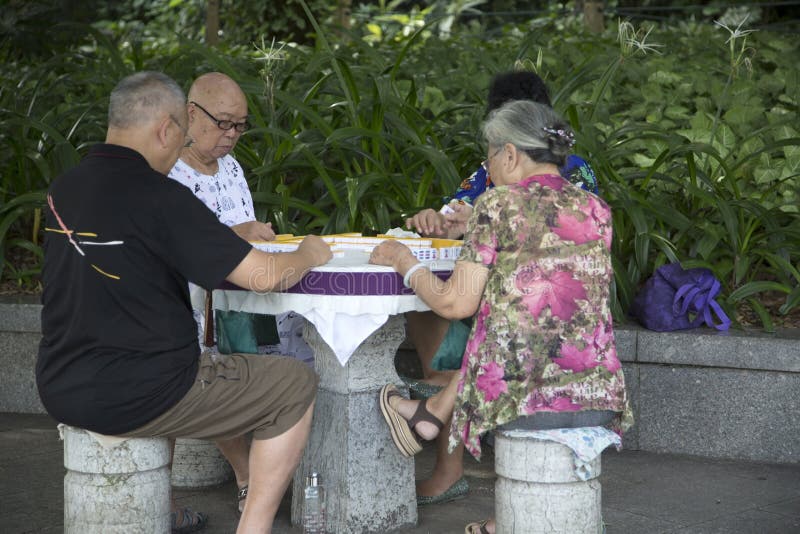 Jogo No Jogo De Mesa Do Mahjong Foto de Stock - Imagem de verde, mesa:  144770258