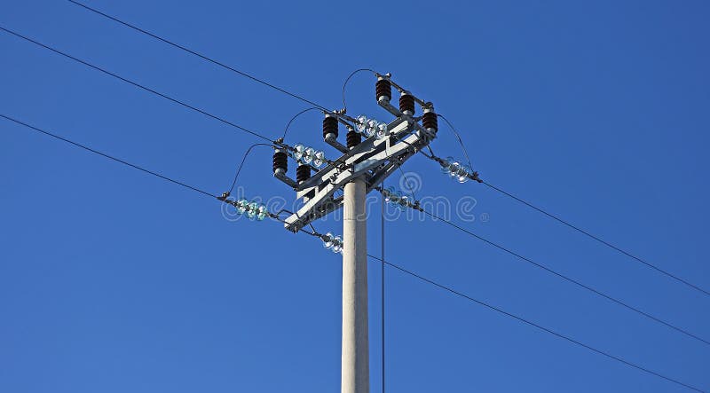 Power line pole high voltage and shunting switch