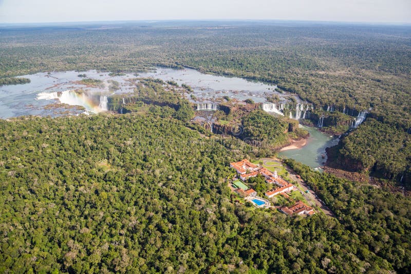 Powietrzna oko widoku panorama Iguazu spadki z góry od helikopteru, Granica Brazylia i Argentyna Park Narodowy fotografia stock Powietrzna oko widoku panorama Iguazu spadki z góry od helikopteru, Granica Brazylia i Argentyna Park Narodowy fotografia stock