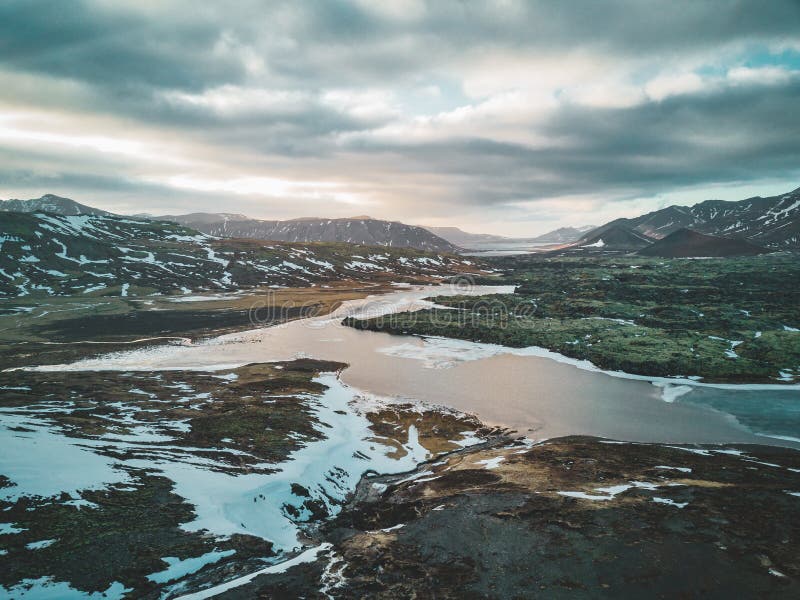 Powietrzna truteń fotografia pusty jezioro ogromny powulkaniczny halny Snaefellsjokull w odległości, Reykjavik, Iceland obrazy royalty free Powietrzna truteń fotografia pusty jezioro ogromny powulkaniczny halny Snaefellsjokull w odległości, Reykjavik, Iceland obrazy royalty free