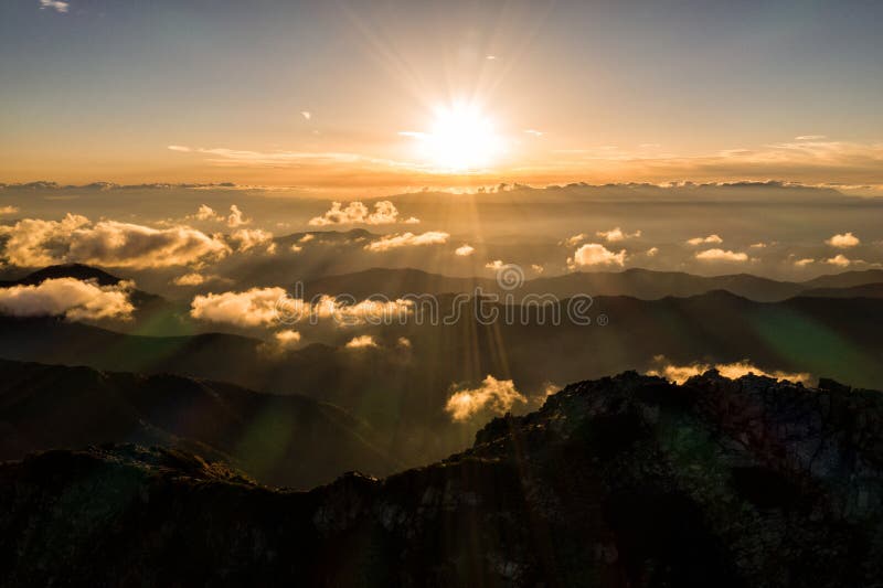 Powietrzna truteń fotografia - zmierzch nad Południowymi Japońskimi Alps, Japonia zdjęcia stock Powietrzna truteń fotografia - zmierzch nad Południowymi Japońskimi Alps, Japonia zdjęcia stock