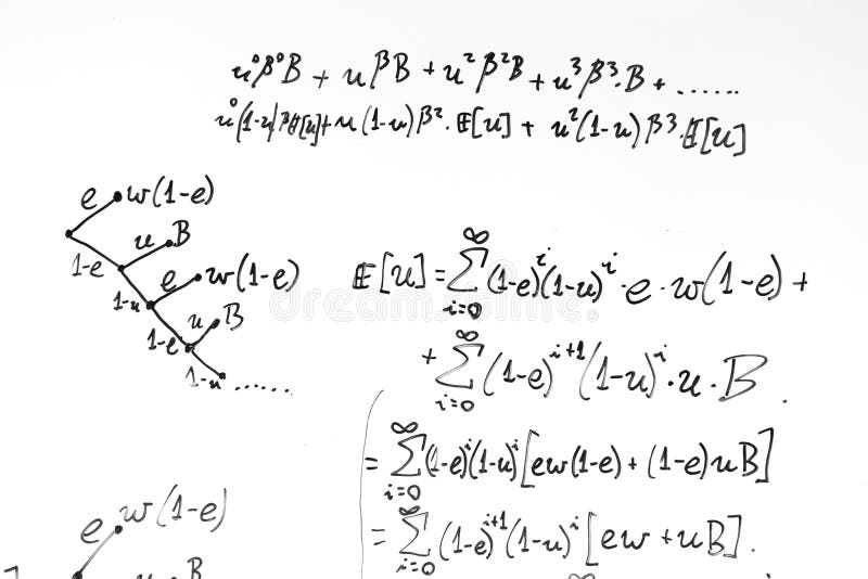 Powikłane matematyk formuły na whiteboard Mathematics i nauka z ekonomiami