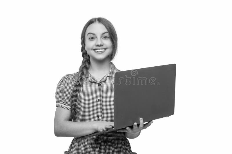 Powrót do szkoły. Badanie online. Edukacja szkolna online. Pisanie blogu szkolnego na laptopie. Student na lekcji wideo. nastolatk obrazy royalty free