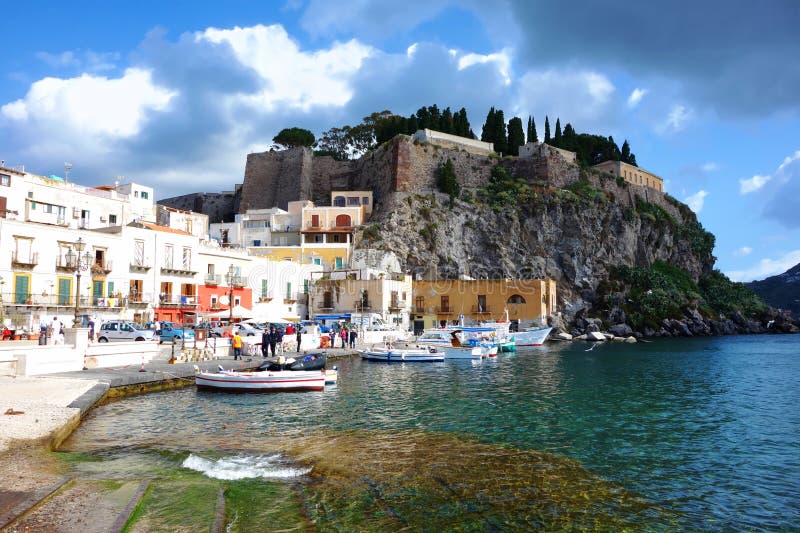 Powulkaniczna wyspa Lipari obraz royalty free Powulkaniczna wyspa Lipari obraz royalty free