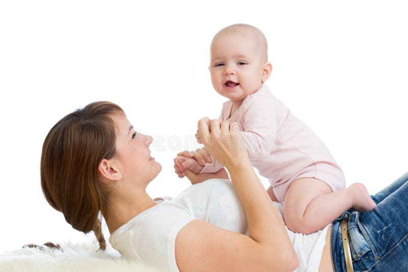 Pozytywny dziecko i mama Potomstwa matkują sztuki z jej małą córką zdjęcie stock Pozytywny dziecko i mama Potomstwa matkują sztuki z jej małą córką zdjęcie stock