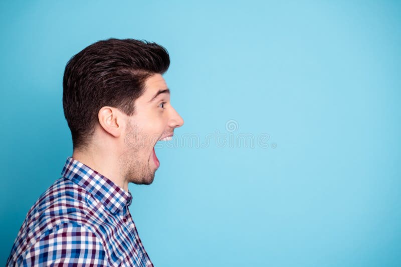 Połówka obracał zbliżenie fotografii pracownianego portret komicznego przystojny żartujący go humorystyczny on freelancer pracy p fotografia royalty free Połówka obracał zbliżenie fotografii pracownianego portret komicznego przystojny żartujący go humorystyczny on freelancer pracy p fotografia royalty free