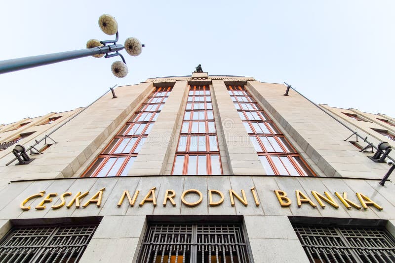 PRAAG, TSJECHISCHE REPUBLIEK - 28 AUGUSTUS, 2018: Tsjechisch National Bank, CNB, centrale bank en financi?le marktsupervisor royalty-vrije stock foto's PRAAG, TSJECHISCHE REPUBLIEK - 28 AUGUSTUS, 2018: Tsjechisch National Bank, CNB, centrale bank en financi?le marktsupervisor royalty-vrije stock foto's