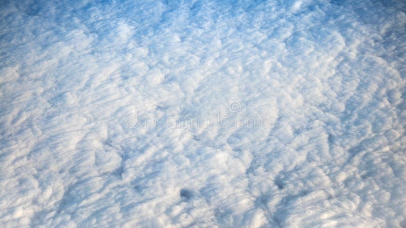 Prachtige mening van cloudscape met duidelijke blauwe hierboven hemel van royalty-vrije stock foto's Prachtige mening van cloudscape met duidelijke blauwe hierboven hemel van royalty-vrije stock foto's