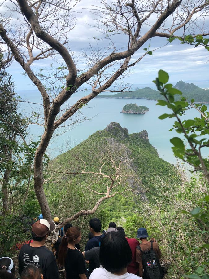 Prachuap Khiri Khan,泰国- 7月28,2019:上升的游人在Khao洛姆Muak,Prachuap Khiri Khan泰国看风景 库存图片 Prachuap Khiri Khan,泰国- 7月28,2019:上升的游人在Khao洛姆Muak,Prachuap Khiri Khan泰国看风景 库存图片
