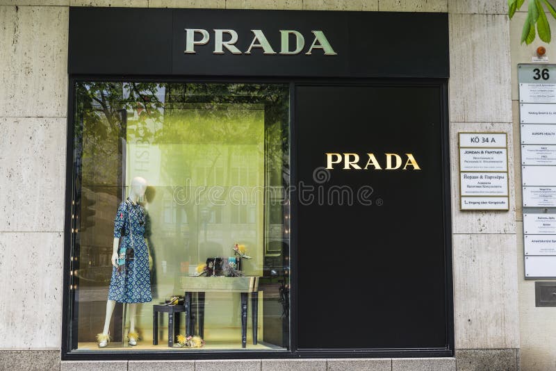 Prada entreposé à Dusseldorf, Allemagne photos stock Prada entreposé à Dusseldorf, Allemagne photos stock