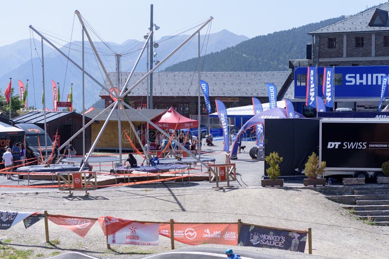 Prado no CAMPEONATO DO MUNDO 2019 de MERCEDES-BENZ UCI MTB - DHI Vallnord, Andorra em julho de 2019 fotos de stock royalty free Prado no CAMPEONATO DO MUNDO 2019 de MERCEDES-BENZ UCI MTB - DHI Vallnord, Andorra em julho de 2019 fotos de stock royalty free
