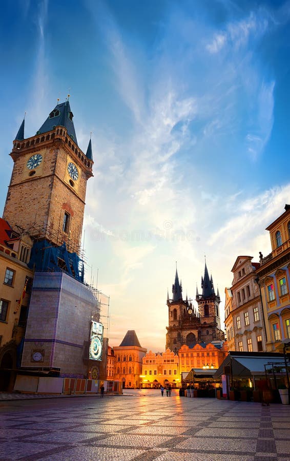 Glockenspiel Und TynskyKathedrale Stockfoto Bild von jahreszeit