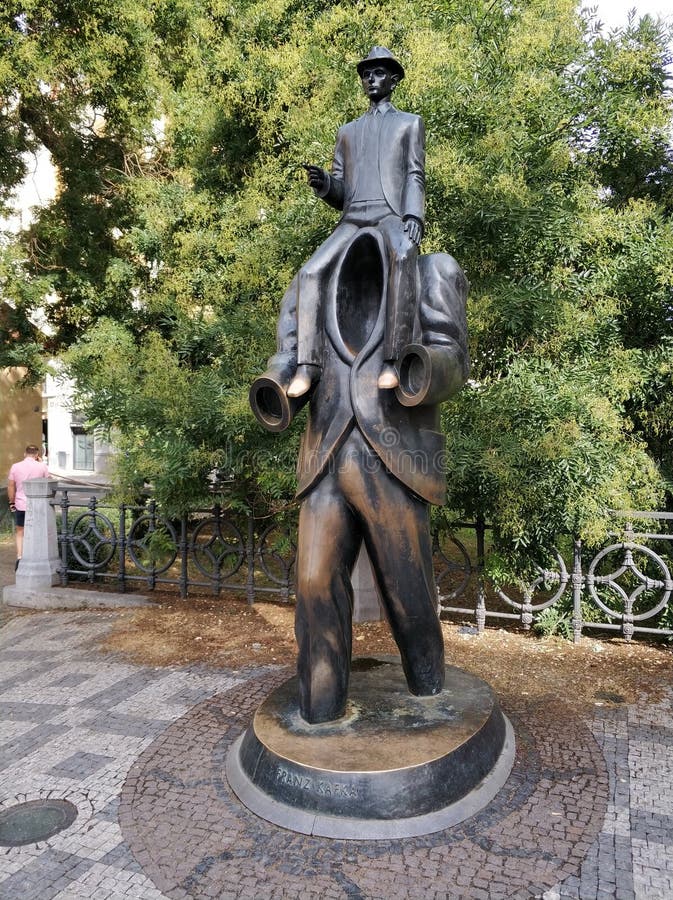 Prag - Skulptur, die Franz Kafka zeigt