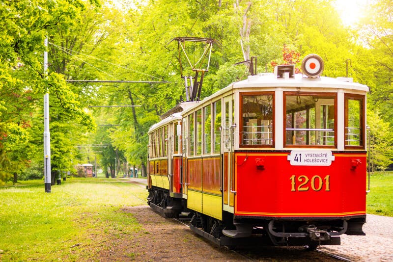 Retro Rote Straßenbahn In Prag, Tschechische Republik