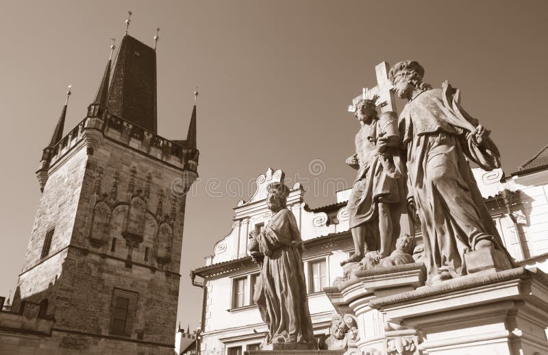 Praga - barokowy staue st kosmos i st Damian i Chrystus od Charles mostu Jan OldÅ™ich Mayer, 1666 †„1721 obrazy stock Praga - barokowy staue st kosmos i st Damian i Chrystus od Charles mostu Jan OldÅ™ich Mayer, 1666 †„1721 obrazy stock