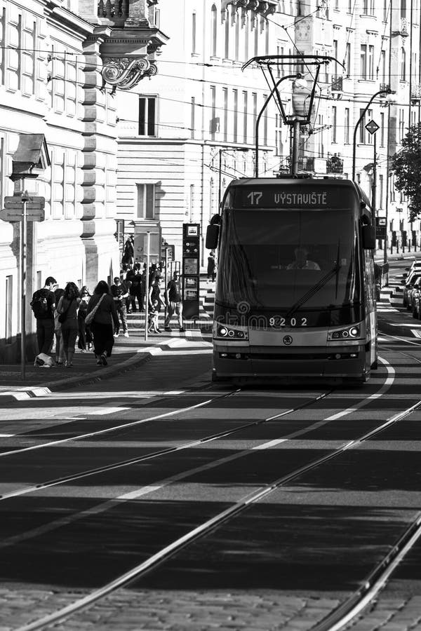 Praga Czechia maggio 2025 : Foto in bianco e nero del traffico di Praga fotografie stock libere da diritti