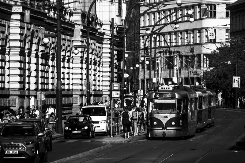 Praga Czechia maggio 2025 : Foto in bianco e nero del traffico di Praga immagini stock