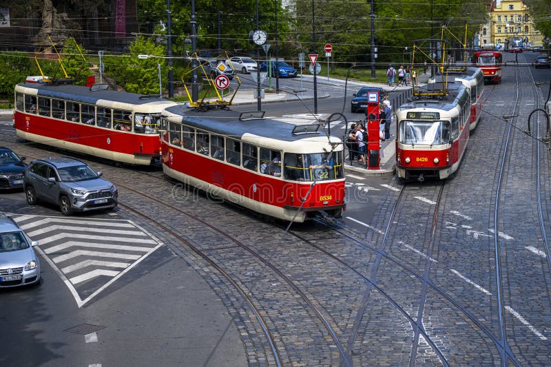 Praga Czechia maggio 2025 : Tram nel centro di Praga fotografia stock libera da diritti