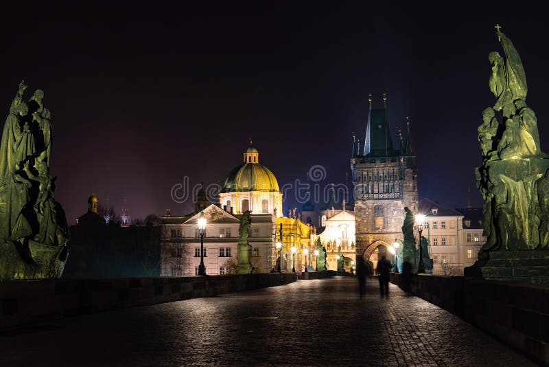 Praga kasztel na surise Praga, republika czech Charles most z statuami i obrazy stock Praga kasztel na surise Praga, republika czech Charles most z statuami i obrazy stock