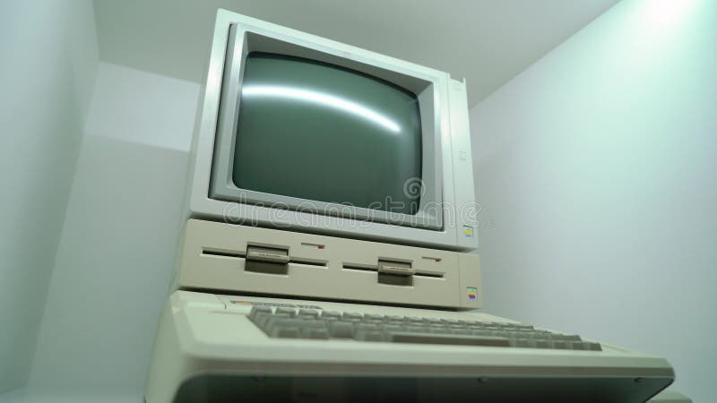 PRAGA, REP?BLICA CHECA - 28 DE MARZO DE 2019: Apple Computer