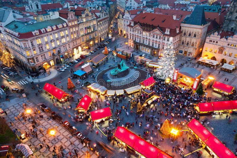 PRAGA, REPUBBLICA CECA 5 GENNAIO 2013: Mercato di Natale di Praga