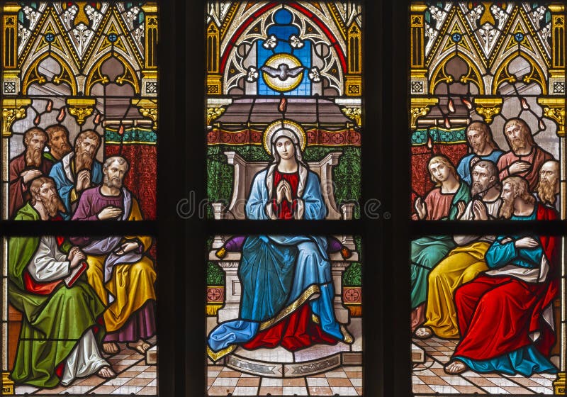 PRAGA, republika czech - PAŹDZIERNIK 12, 2018: Pentecost na windowpane w kościelnym Bazilika svatÃ©ho Petra Pavla na VyÅ ¡ ehrade