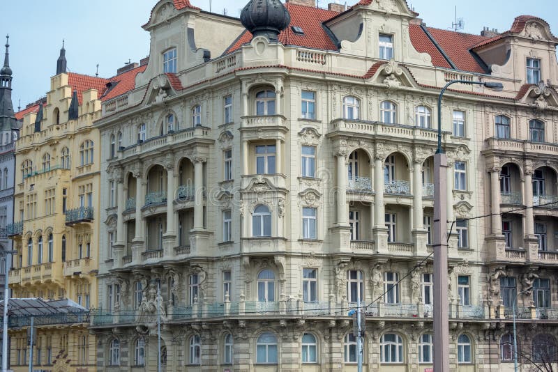 Praga/República Checa 04 02 2019: Arquitectura en la vieja plaza de Praga, República Checa Praga en la capital de Checo imagen de archivo Praga/República Checa 04 02 2019: Arquitectura en la vieja plaza de Praga, República Checa Praga en la capital de Checo imagen de archivo