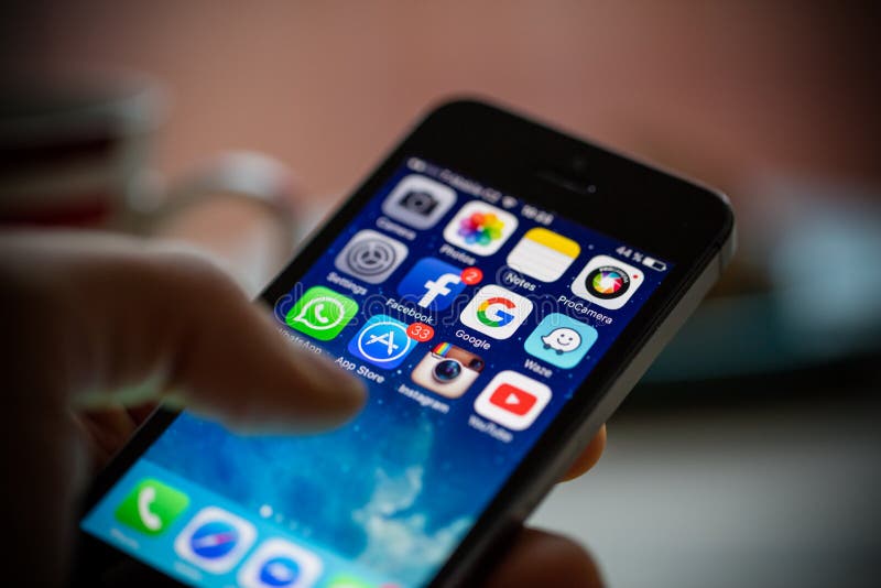 PRAGUE, CZECH REPUBLIC - NOVEMBER 17, 2015: A close-up photo of Apple iPhone 5s start screen with apps icons. stock image