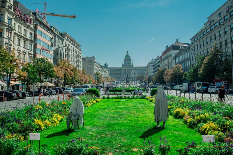 Prague, République Tchèque - septembre, 17, 2019 : Les sculptures étranges et effrayantes, appelées huent, fait du béton et du mé images libres de droits Prague, République Tchèque - septembre, 17, 2019 : Les sculptures étranges et effrayantes, appelées huent, fait du béton et du mé images libres de droits