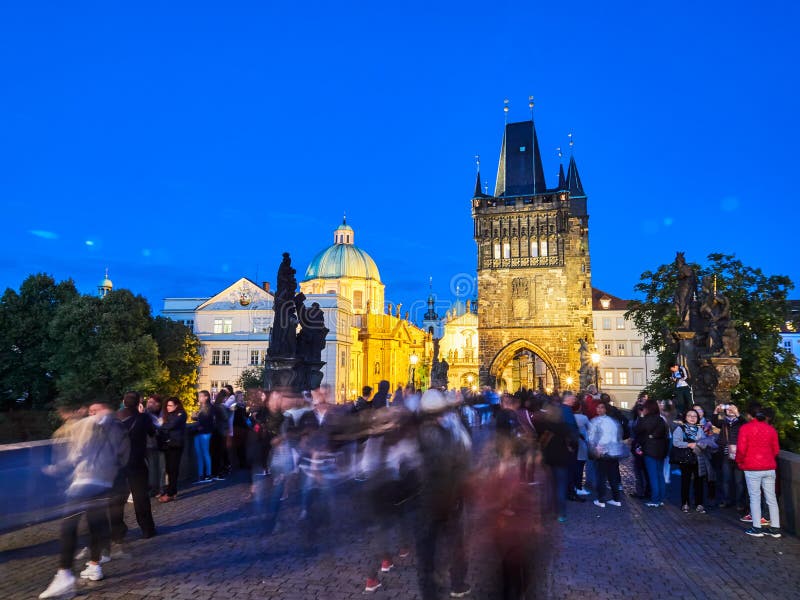 PRAGUE, RÉPUBLIQUE TCHÈQUE - 4 SEPTEMBRE 2017 Passerelle de Charles, Prague, République Tchèque photo stock PRAGUE, RÉPUBLIQUE TCHÈQUE - 4 SEPTEMBRE 2017 Passerelle de Charles, Prague, République Tchèque photo stock