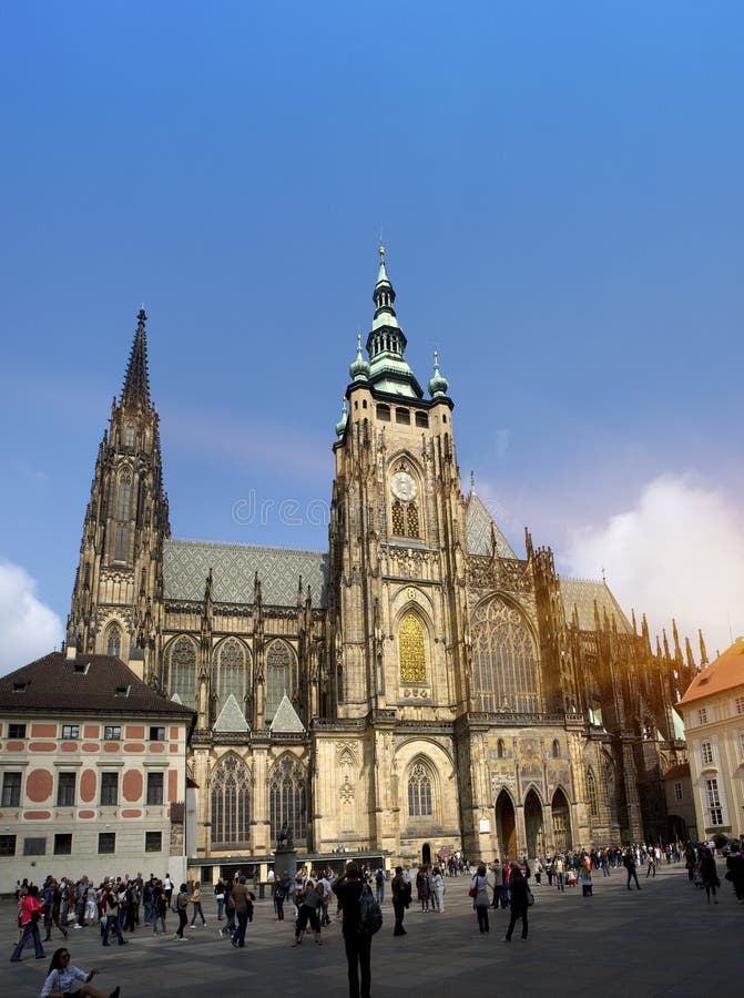 PRAGUE, SEPTEMBER 15: The crowd of tourists on the square in front of Saint Vitus cathedral on September 15, 2014 in Prague, Czech royalty free stock image PRAGUE, SEPTEMBER 15: The crowd of tourists on the square in front of Saint Vitus cathedral on September 15, 2014 in Prague, Czech royalty free stock image