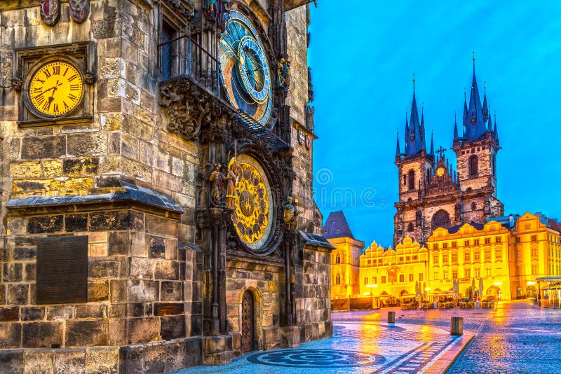 Prague, église de Tyn et vieille place