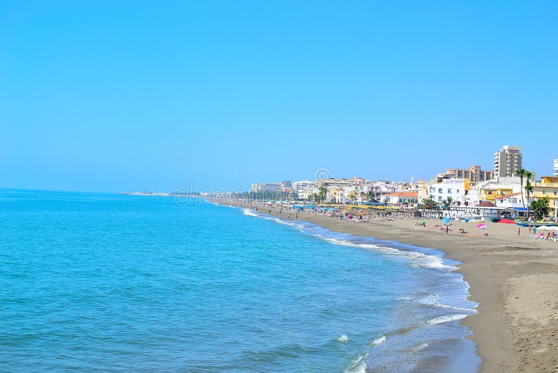 Bela praia marítima em Torremolinos foto de stock royalty free