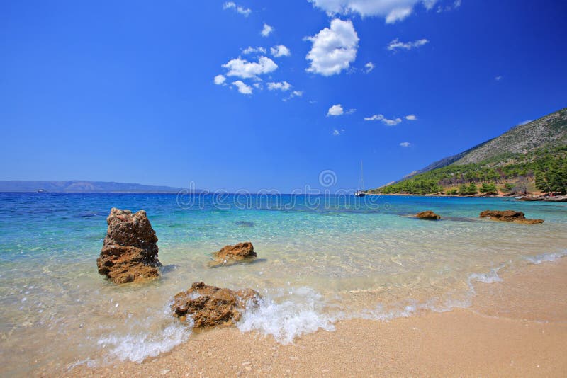 Praia bonita no console de Brac fotos de stock royalty free Praia bonita no console de Brac fotos de stock royalty free