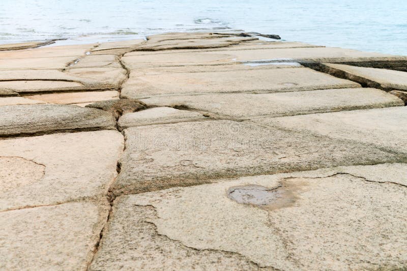 Praia natural de conchas fossilizadas ou Cemitério de Conchas imagens de stock royalty free