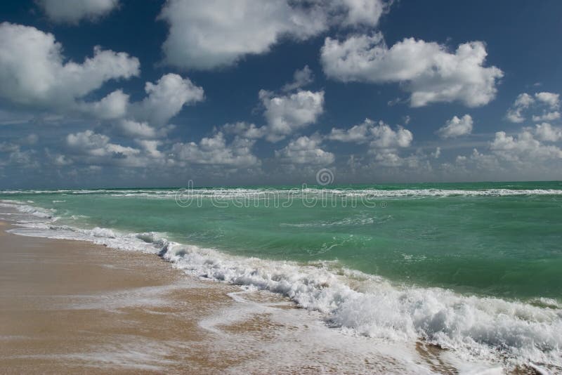 Praia vazia imagens de stock royalty free