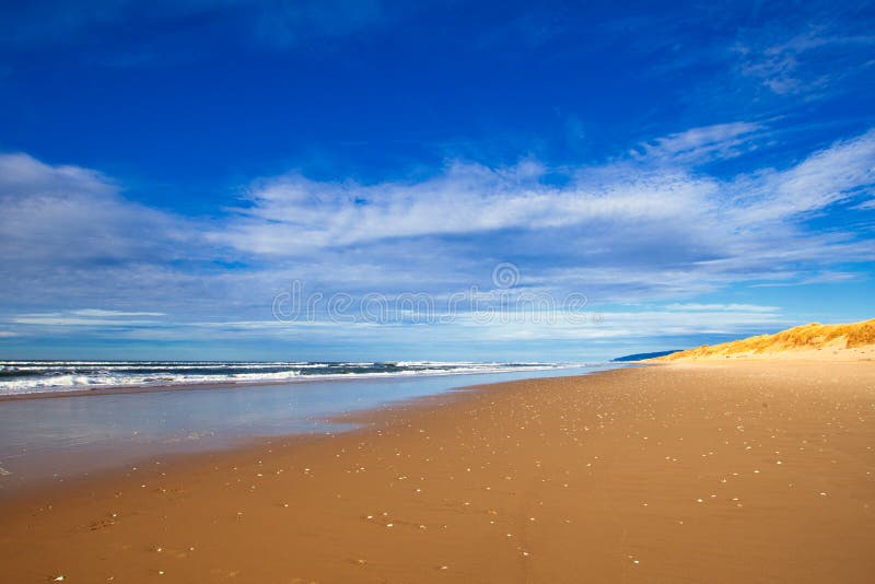 Praia Vazia e Bonita fotos de stock