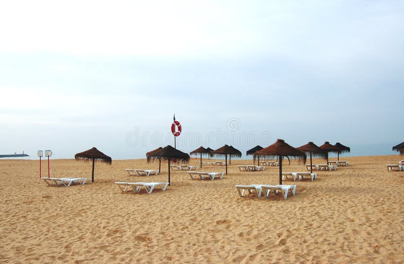 Praia vazia em Portugal foto de stock royalty free