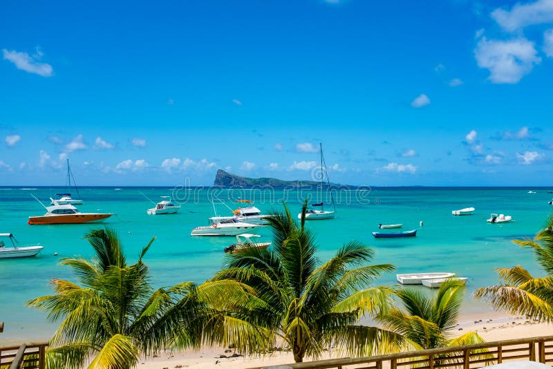 Praias brancas surpreendentes da ilha de Maurícias Férias tropicais imagens de stock Praias brancas surpreendentes da ilha de Maurícias Férias tropicais imagens de stock