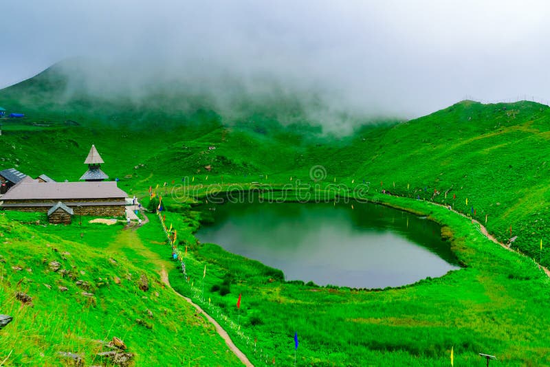 File:Hillock in front of the Prashar Lake (21250561509).jpg